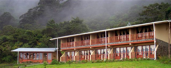 The 10-room hotel and restaurant stands next to the Monteverde Cloud Forest and has beautiful views over the Gult of Nicoya.